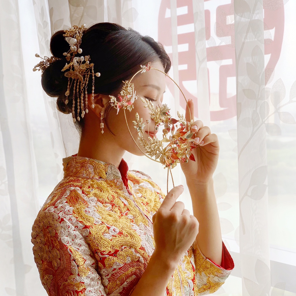 为你上妆容，为你穿咖衣，为你的化妆，是我的荣幸。