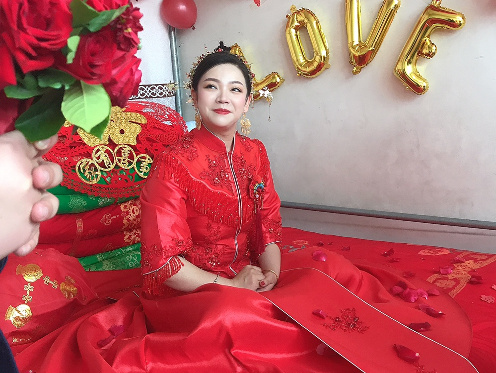 中式秀禾新娘，三套妆发送妈妈妆