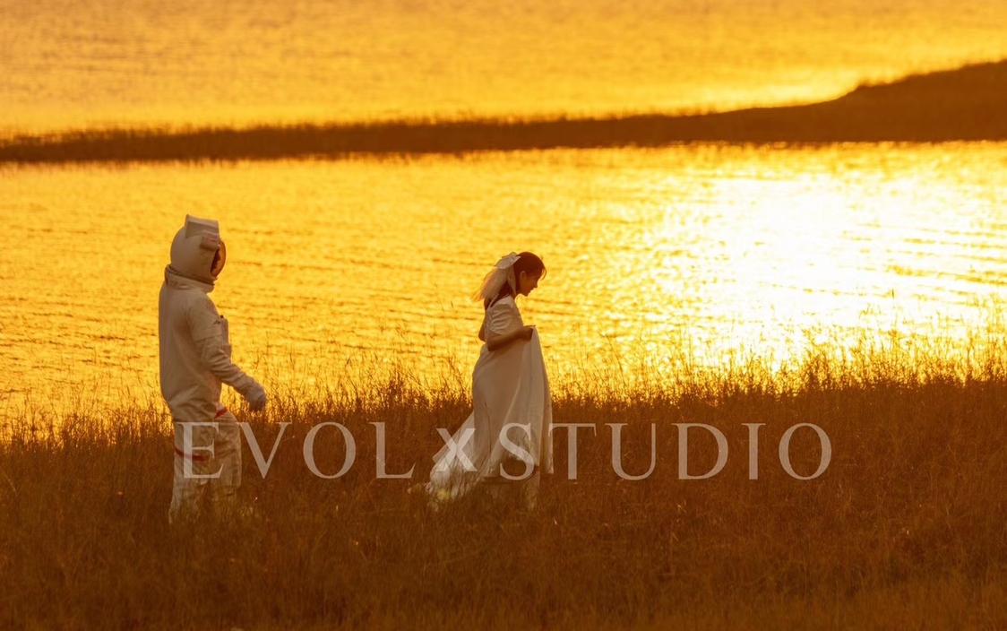 送你一束来自银河系的光
与你牵手