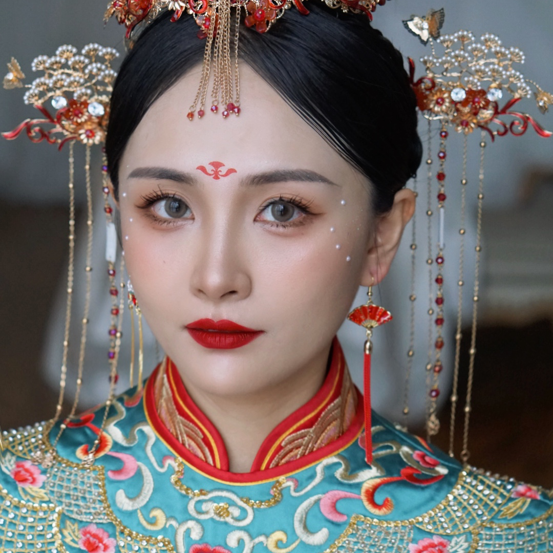 中式婚礼上新娘的妆面造型变化
