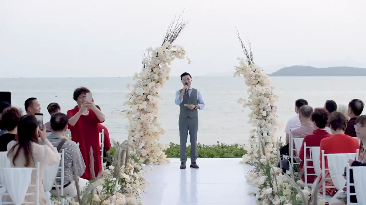 资深主持+专业流程策划+彩排+音乐