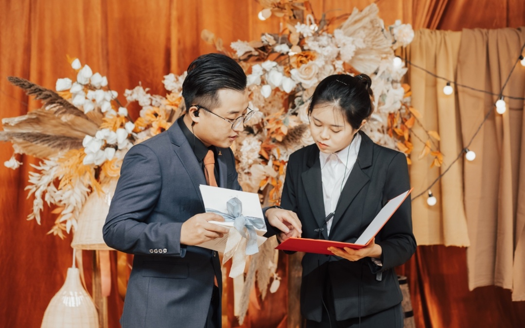 婚礼主持+定制台词+婚礼当天彩排+婚礼督导1名