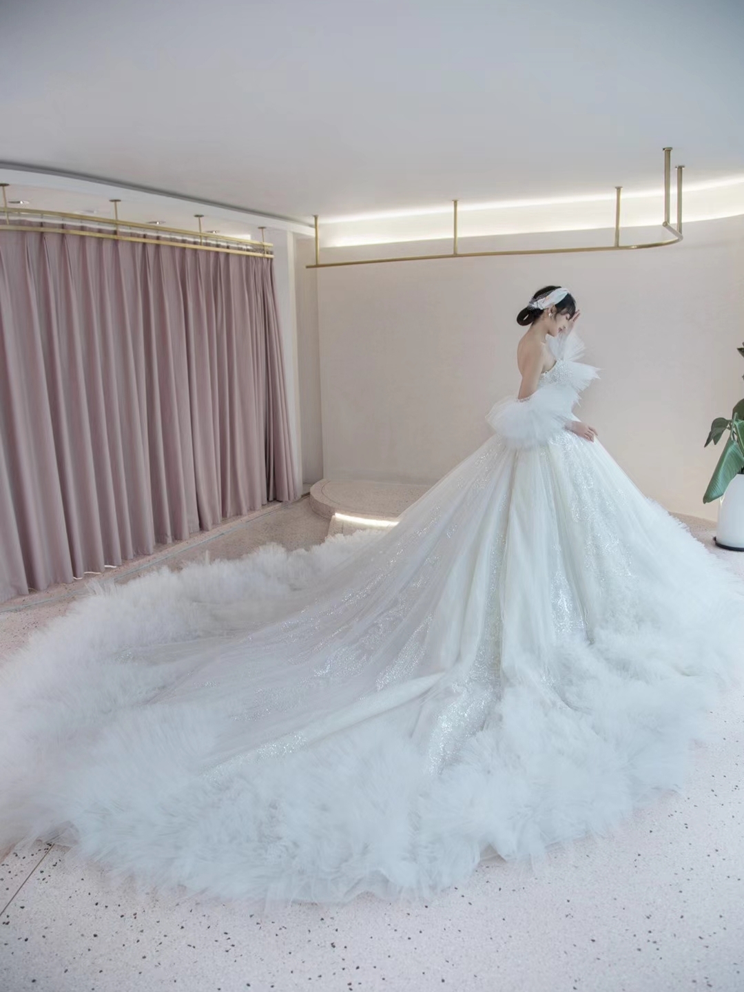 【桃禧】抹胸款显瘦主纱