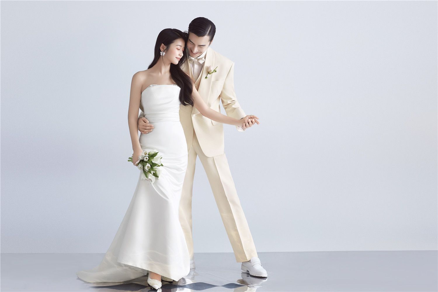 喜嫁风”首席团队4套服装“情绪松弛品牌创新婚纱照