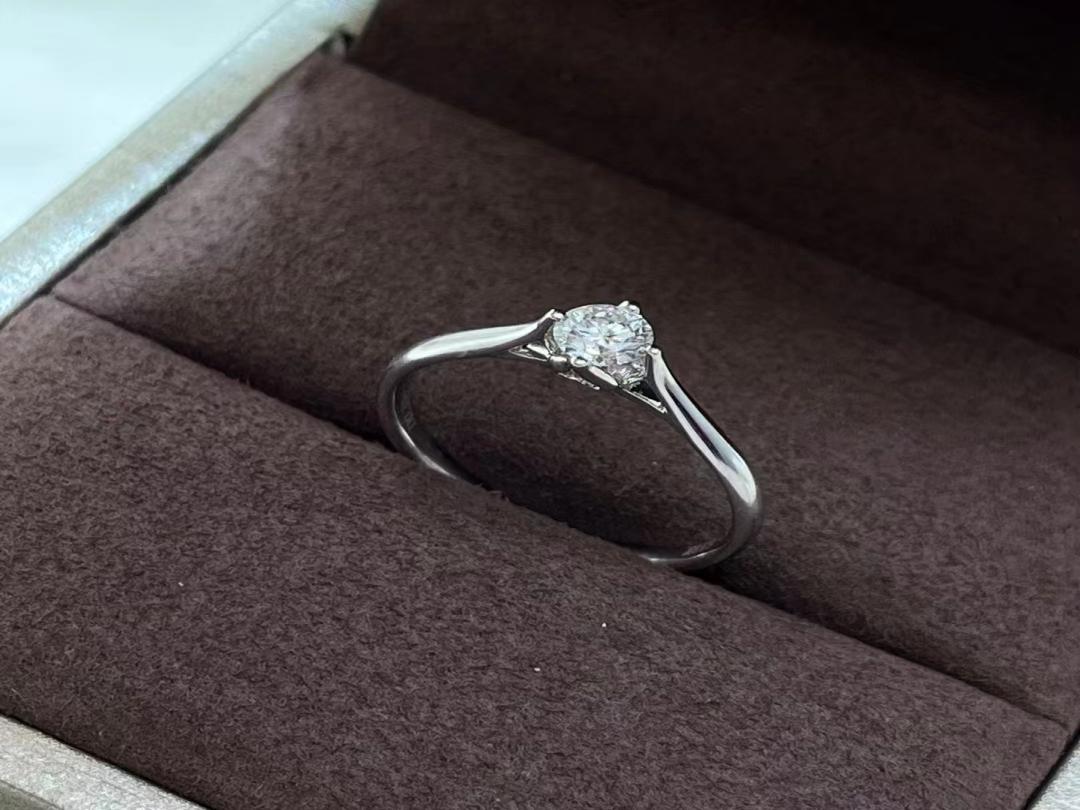 18K金钻戒经典四爪镶嵌