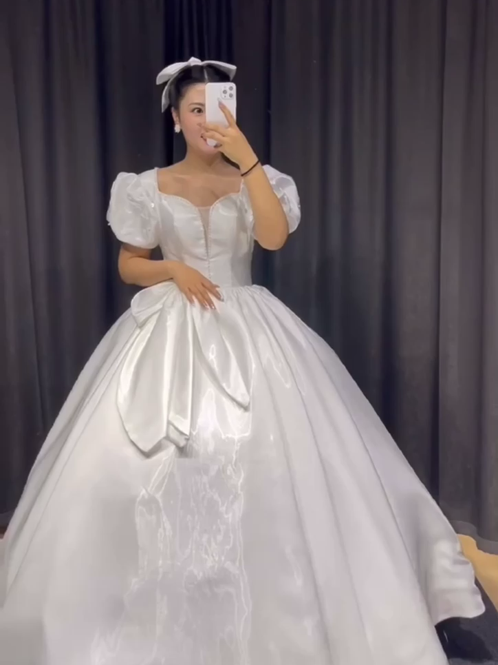 8套礼服 婚纱秀禾敬酒服伴娘服