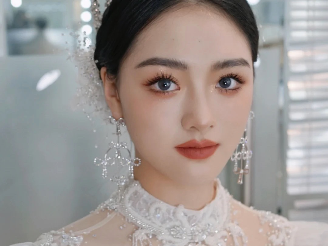 黄金档期高级团队全天跟妆(2380预定送亲友妆)