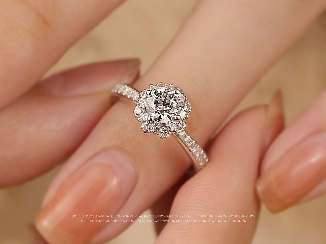 浪漫指尖|芙罗拉群镶女式钻戒