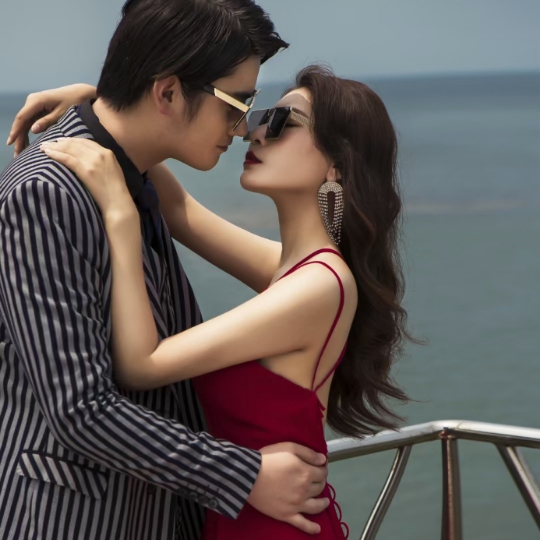 我们会被婚纱感染沉浸于幸福之中