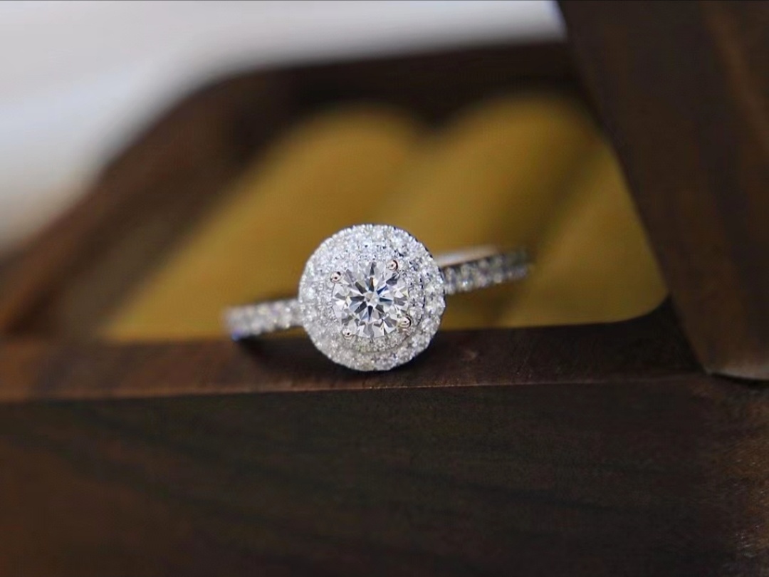 GIA0.3ct豪华镶嵌18k金婚戒