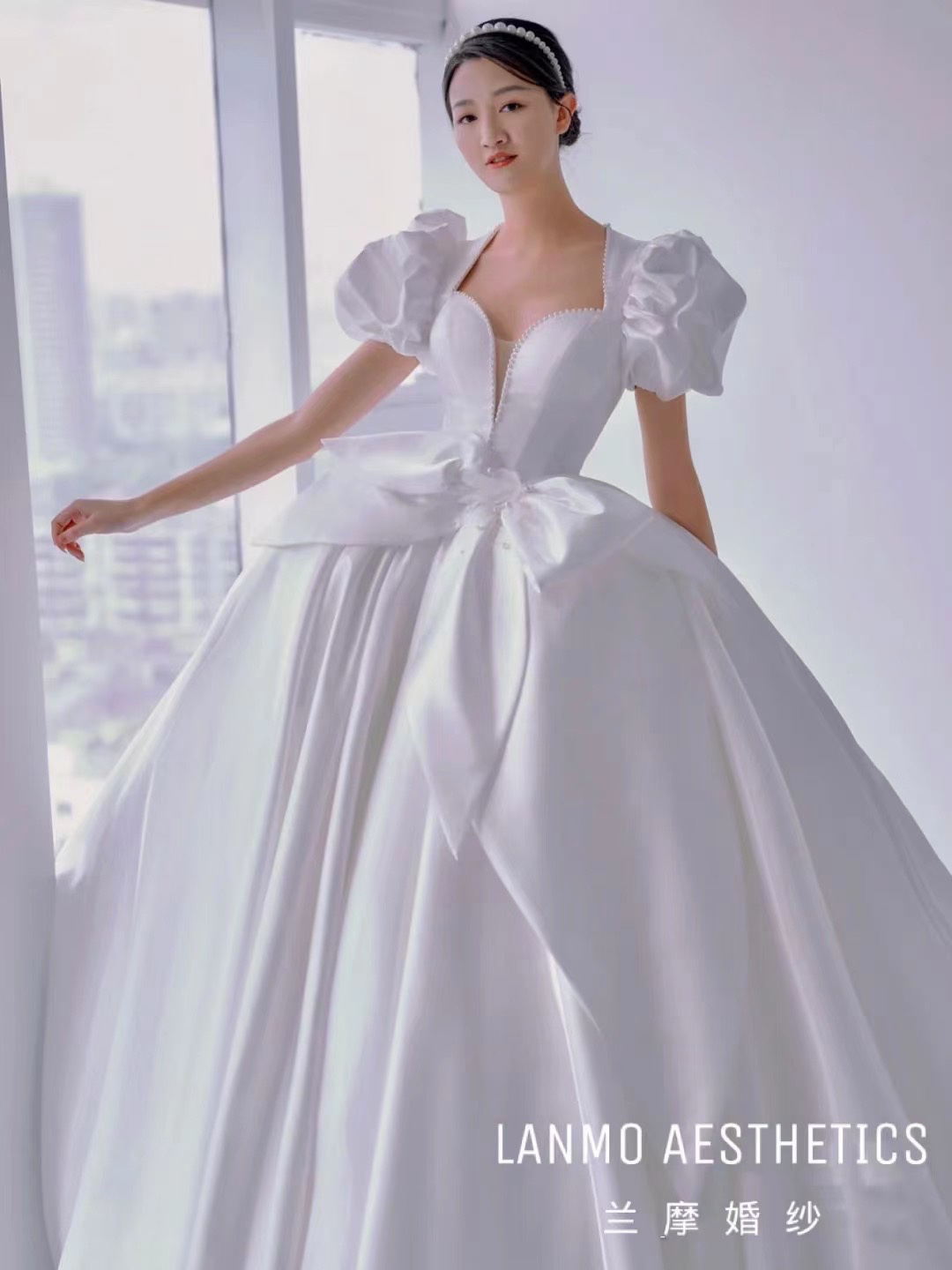 1280特惠婚纱礼服三件套+跟妆套餐