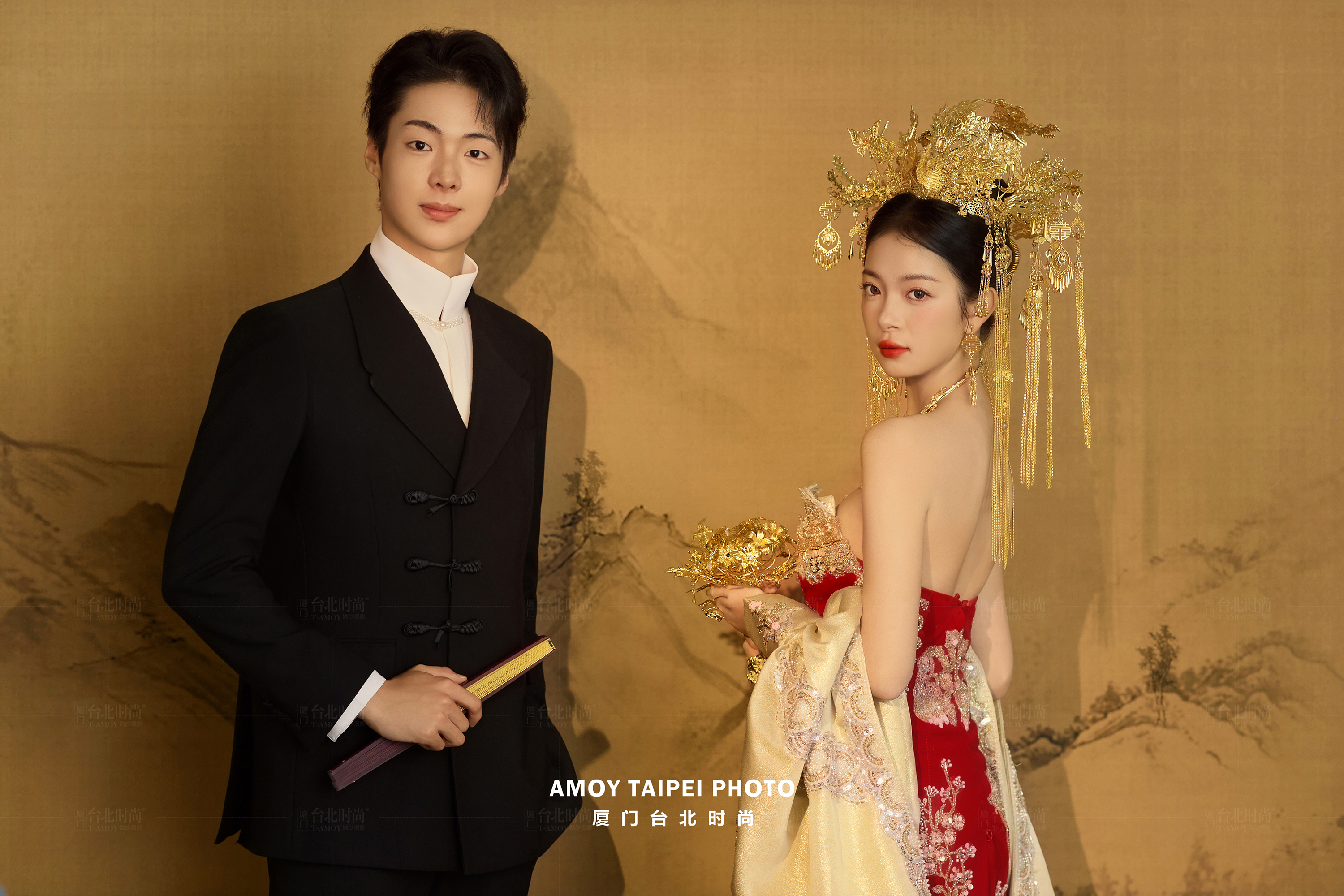 一眼就被这套黄金花冠新中式婚纱照的贵气圈粉