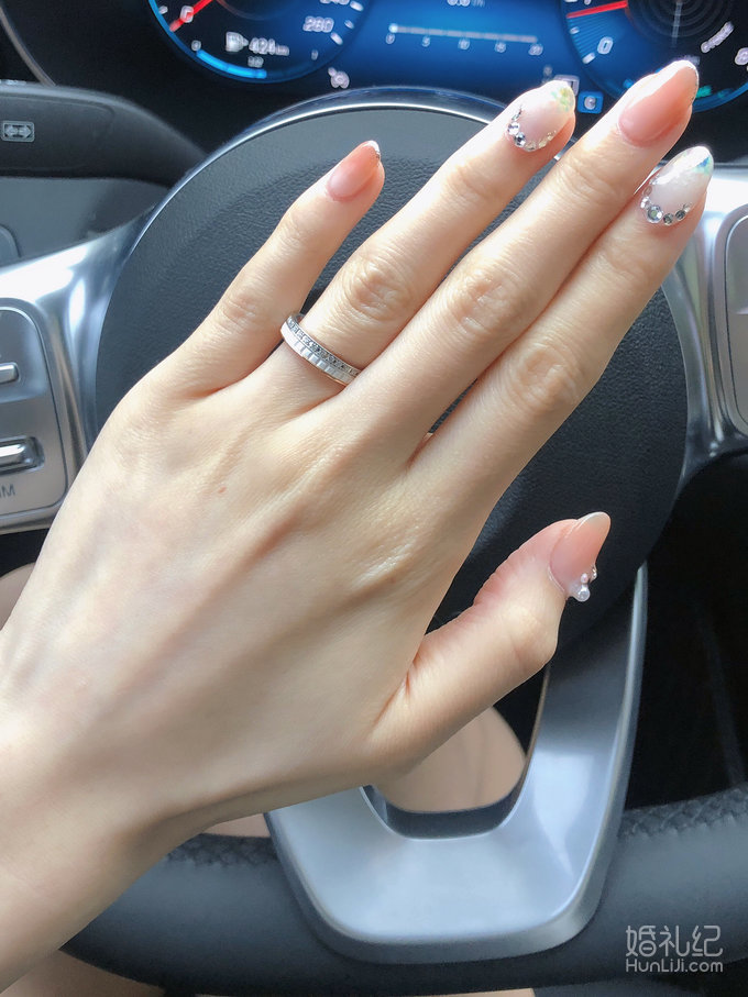 结婚礼服(婚纱，秀禾，敬酒服)买or租？