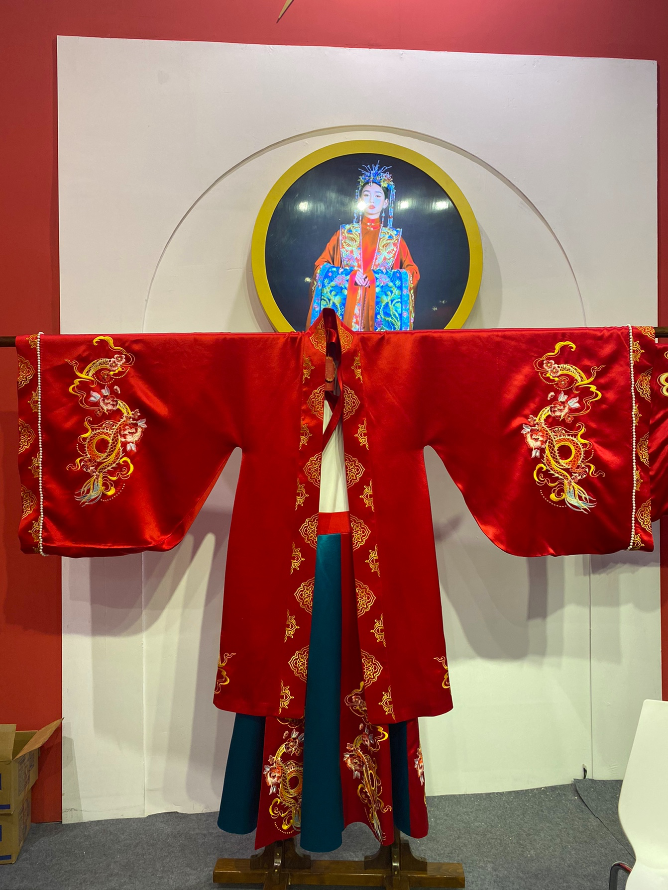 高品質(zhì)緞面刺繡珍珠款男女漢服
