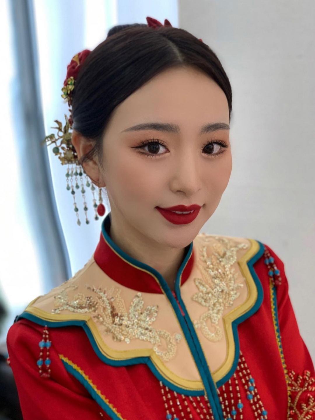 资深化妆师全程跟妆+1个妈妈妆