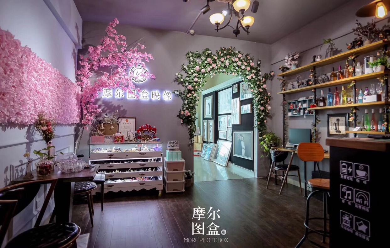 摩尔图盒全球旅拍婚纱摄影