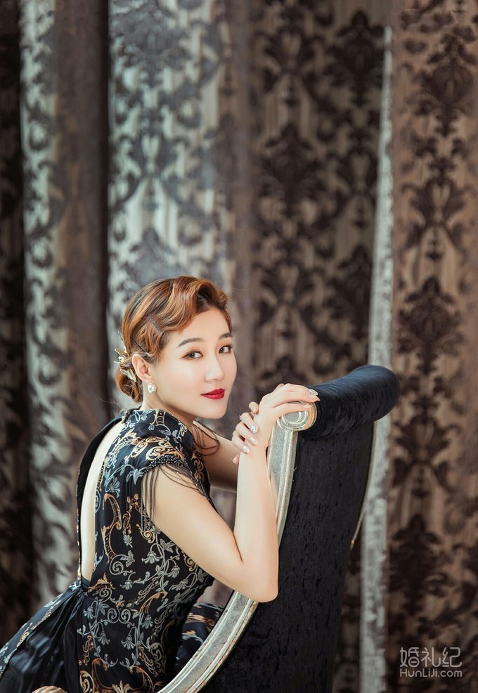 大婚必穿3件礼服，👰🤵一出场全家都夸好看