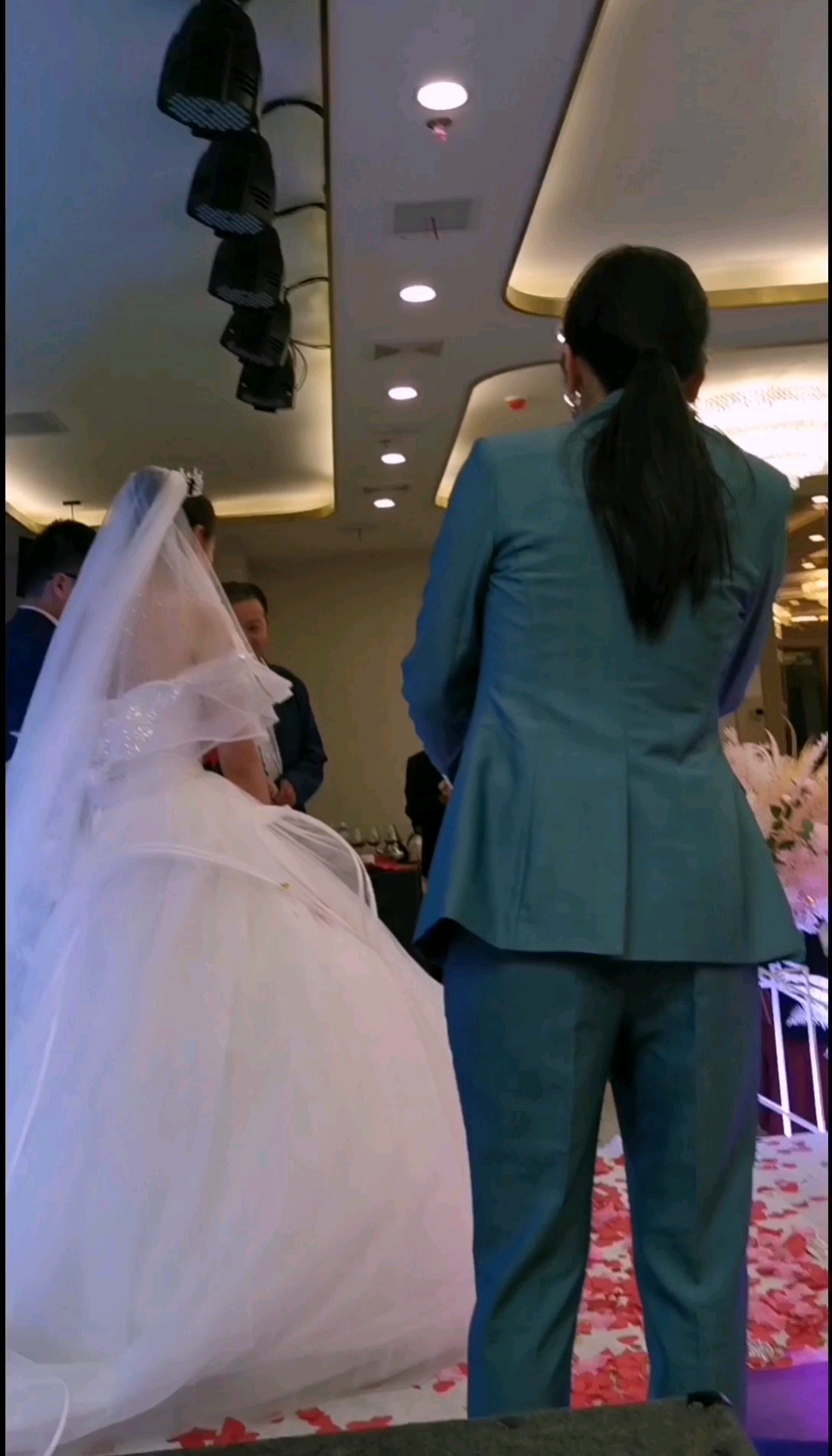 六年之久，终于携手白头，浪漫用心