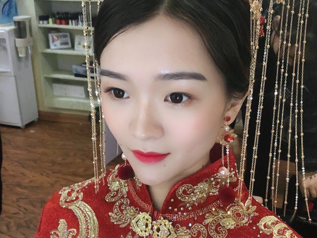 高级化妆师全天跟妆+出门纱+仪式纱+敬酒服