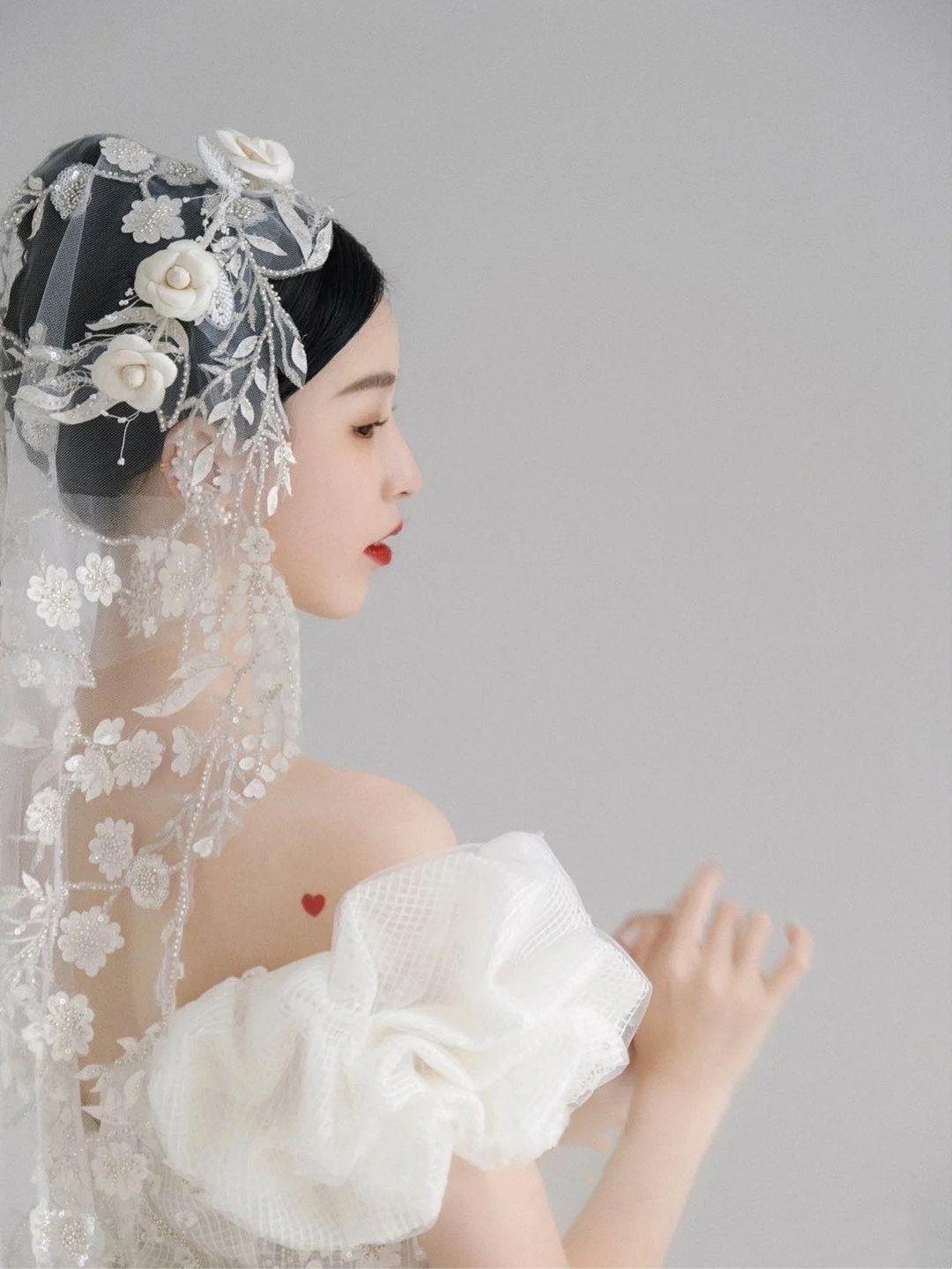 宫廷风泡泡袖 少女感十足 主纱