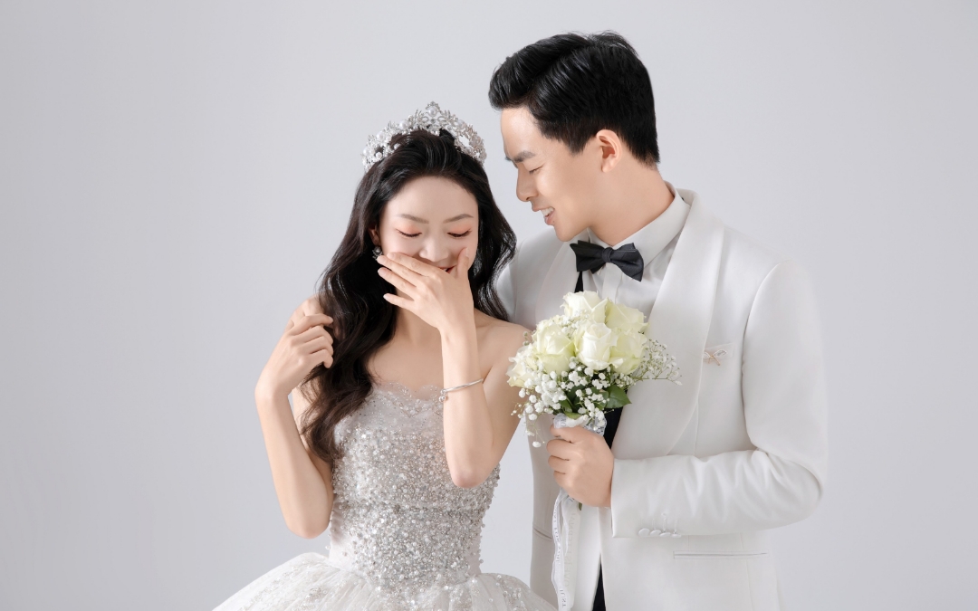 婚纱照不仅仅是一张张照片，更是一份份情感的寄托
