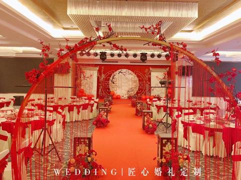 大红色中式婚礼鸿腾酒店三楼
