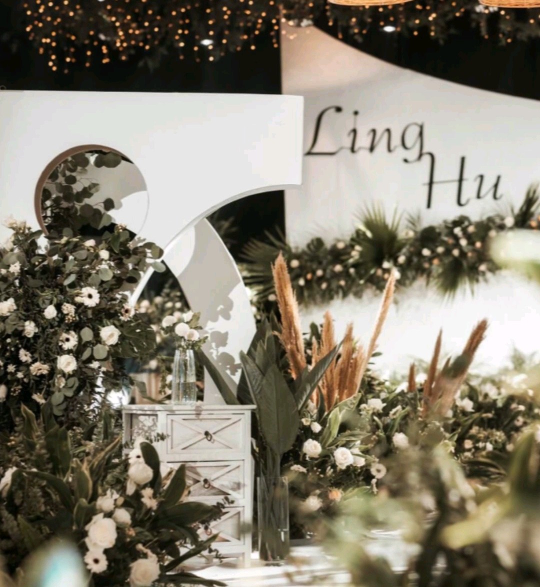 白绿梦幻婚礼 室内小吊顶婚礼