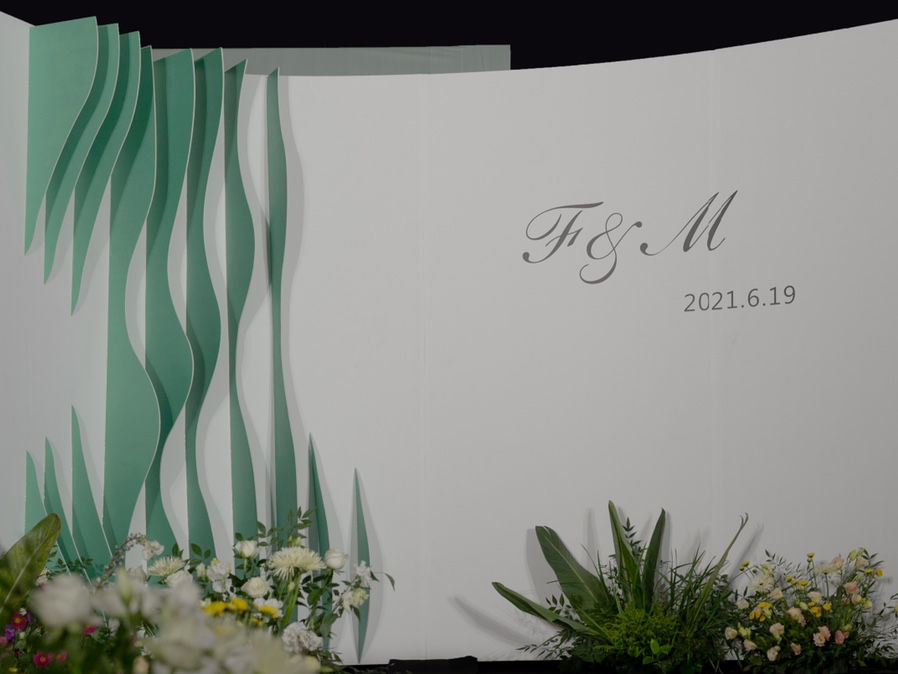         设计感超强暗调简约