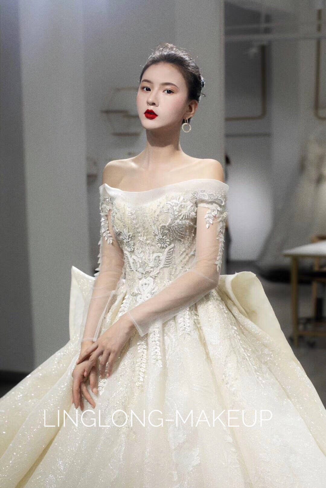 Linglong泠泷轻奢婚纱馆