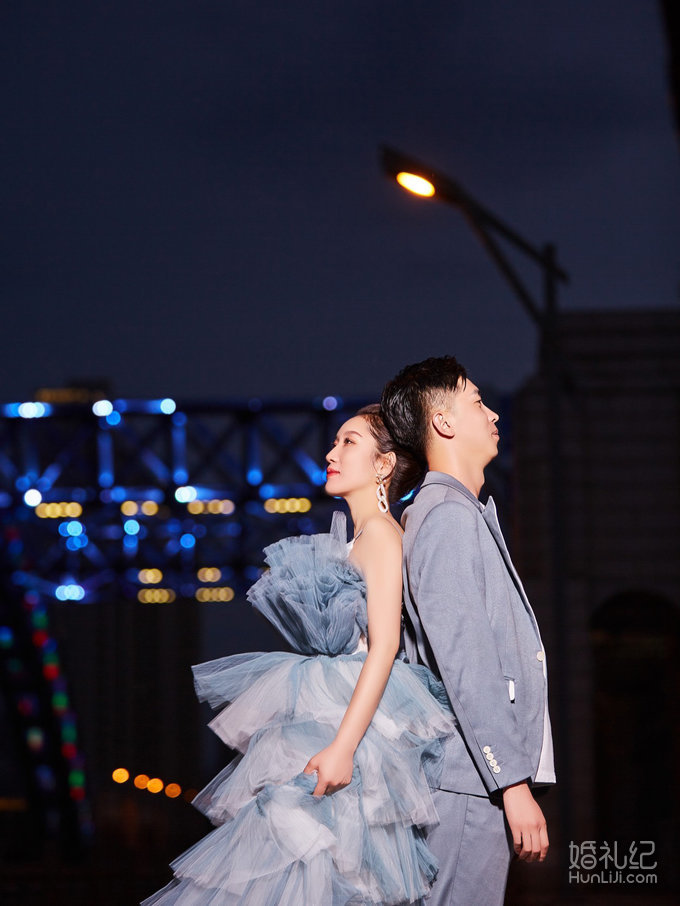 拍婚纱照时服装怎么选
