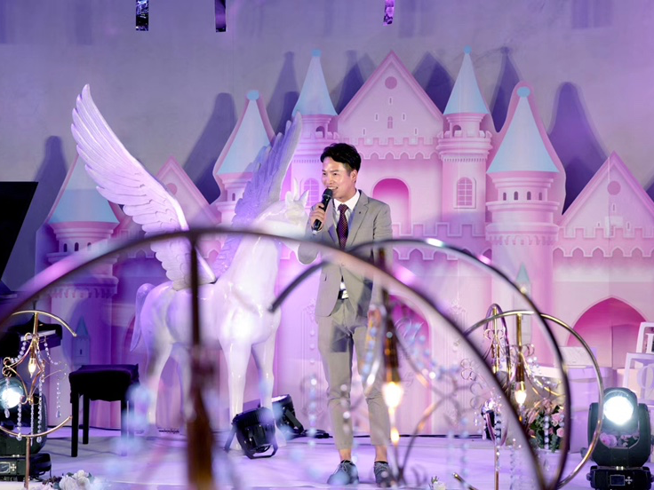 「升级套餐」主持人+婚礼督导+音乐DJ