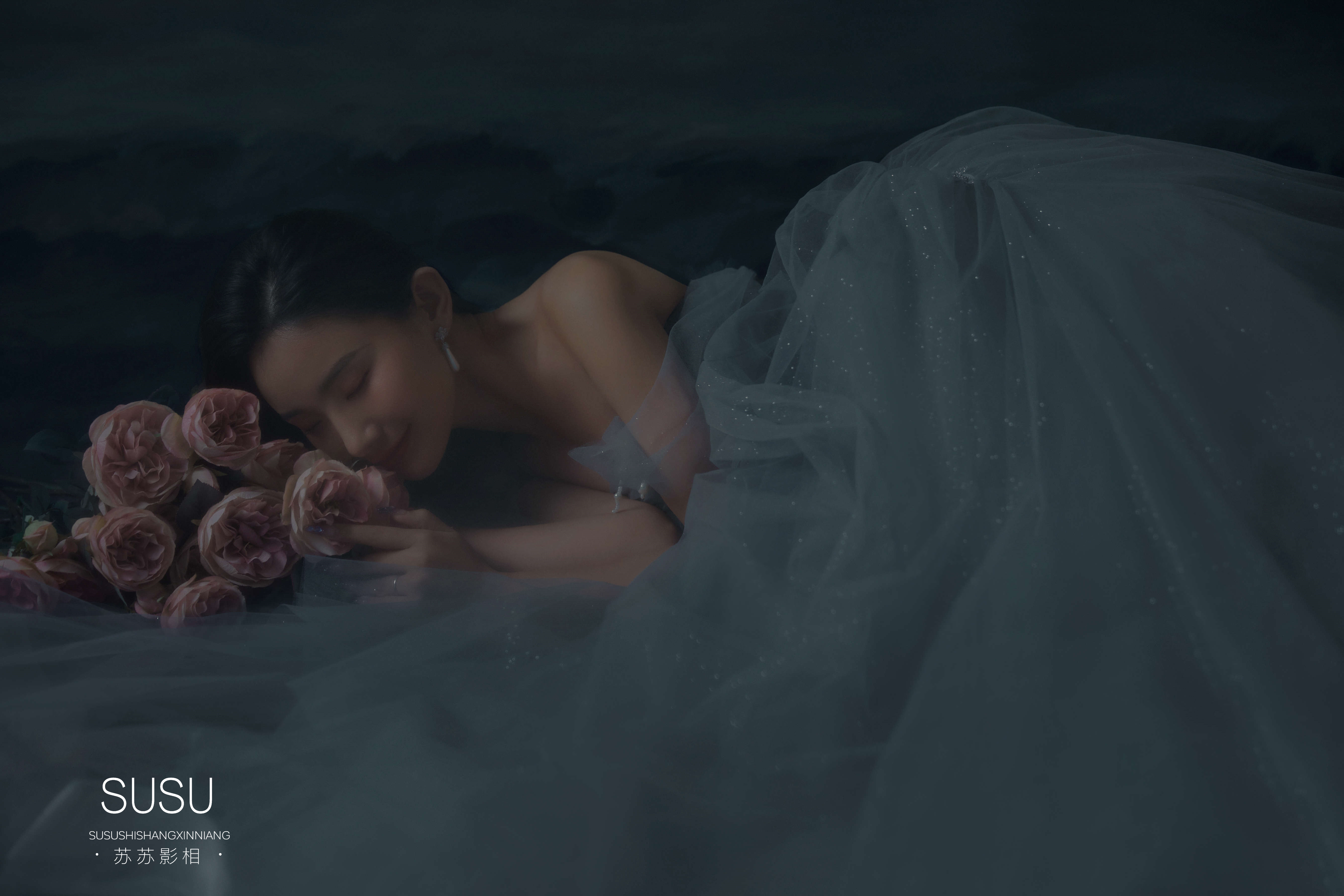 分享室内冷调高级感婚纱照|简直美出圈了