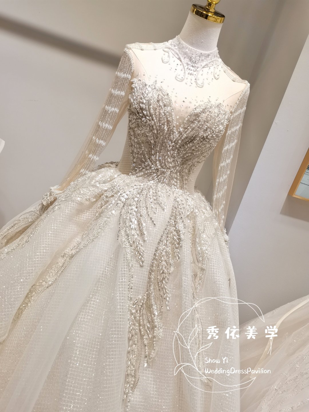 【一价全包】人气婚纱礼服8件套+首席跟妆