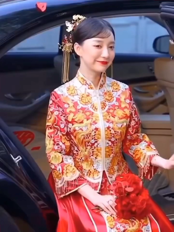 2021超唯美重工女王范气质拖尾主纱跟妆九件套
