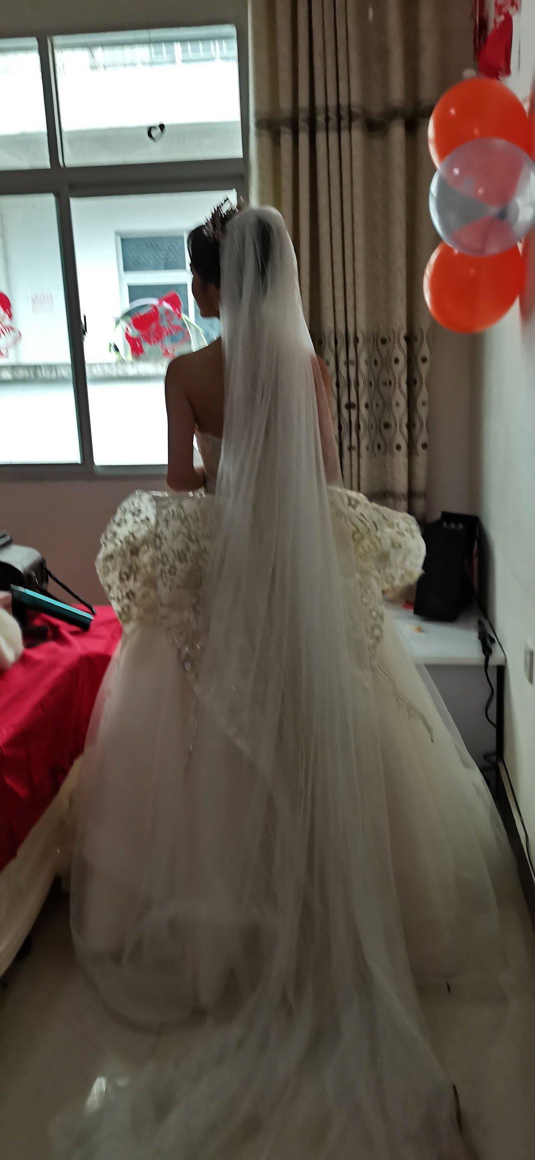 出婚纱，秀禾