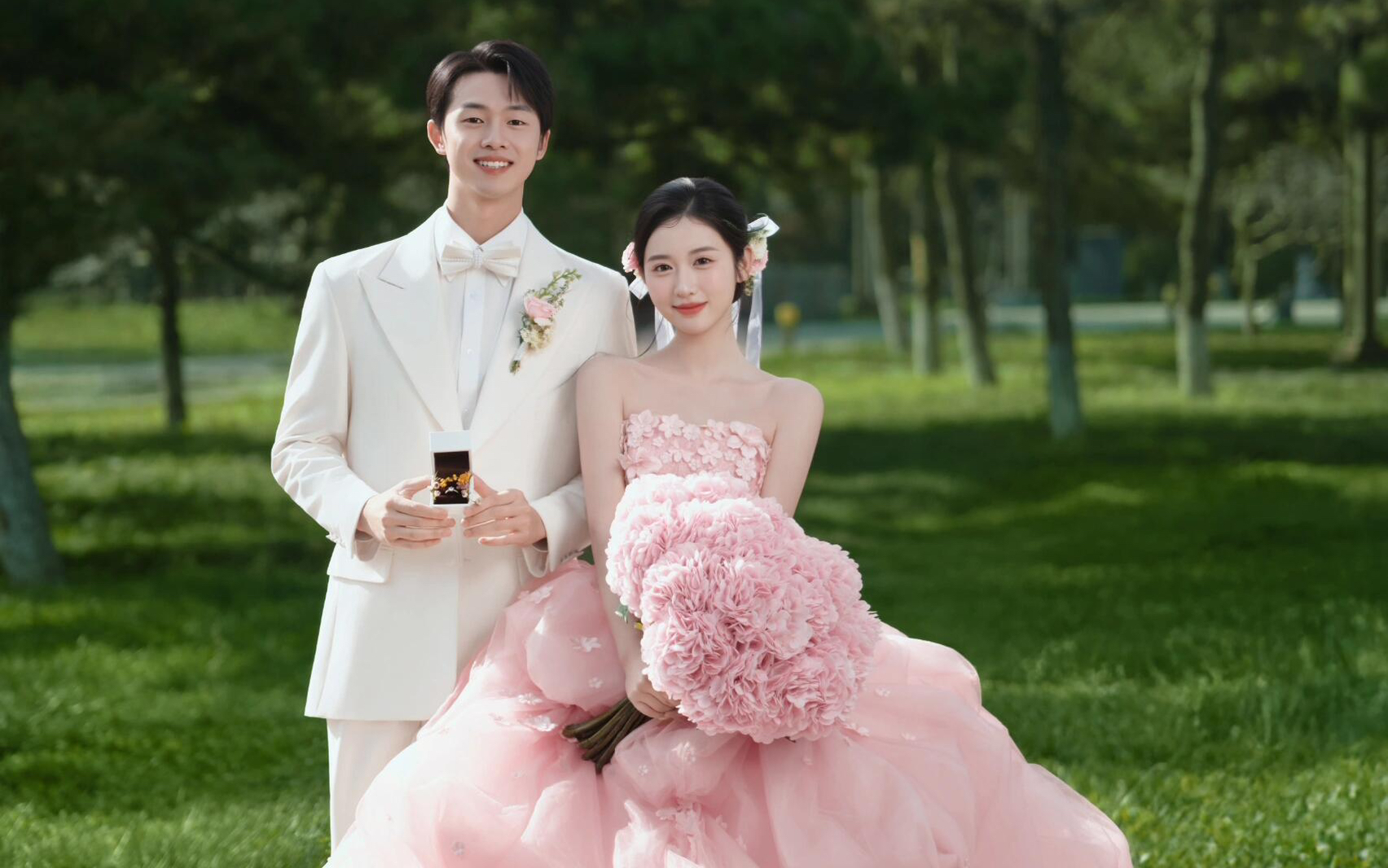 婚纱照这样拍太甜了！粉纱甜美又浪漫