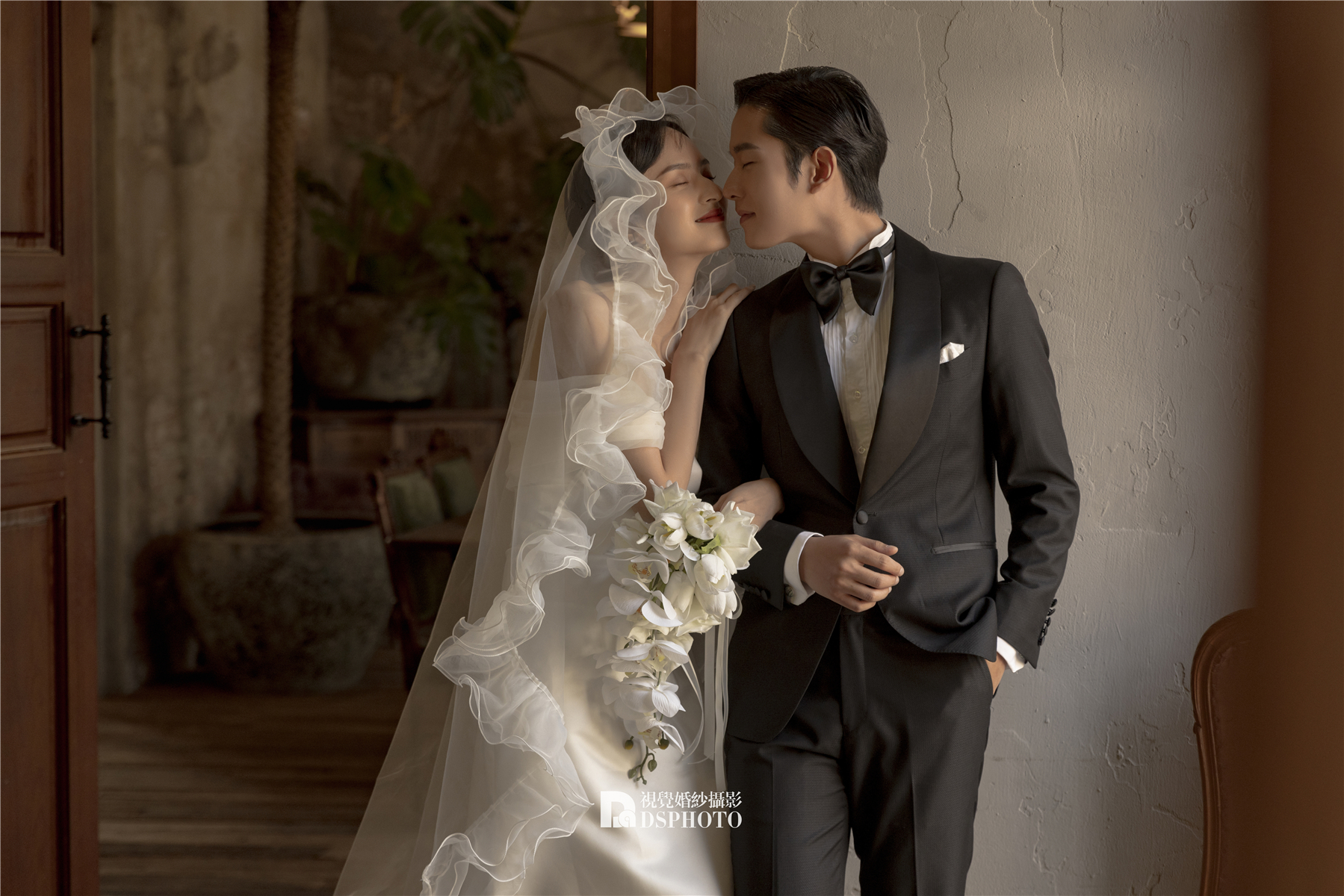 精致的轻法式室内婚纱照 | 高级又温柔