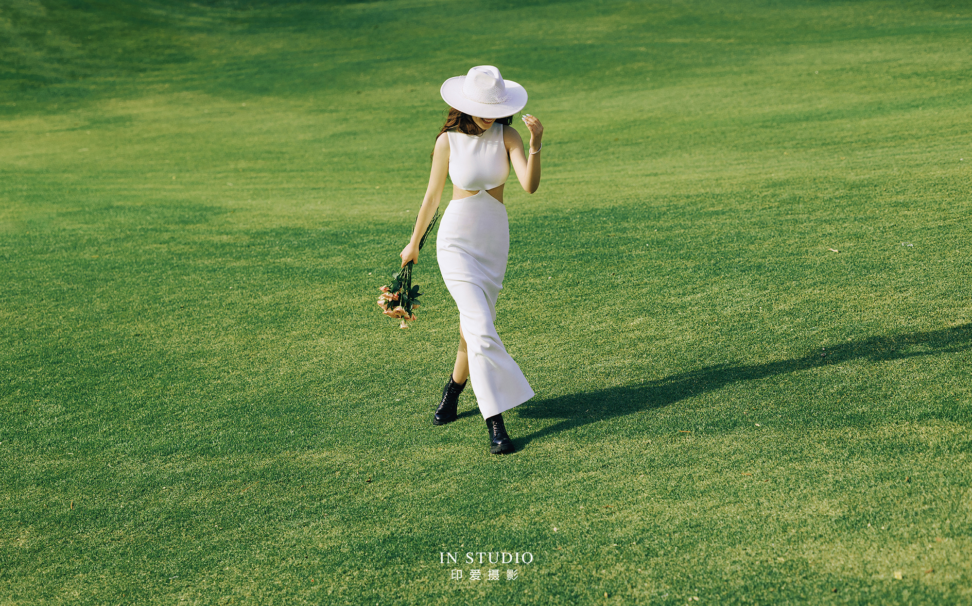 全网都在找的胶片风草坪婚纱照