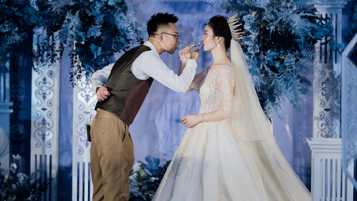 征服了轻微洁癖的我，这家礼服店的婚纱是有多好看
