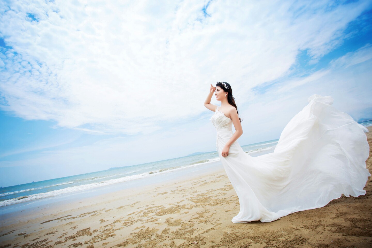 三亚巴黎婚纱_三亚婚纱摄影