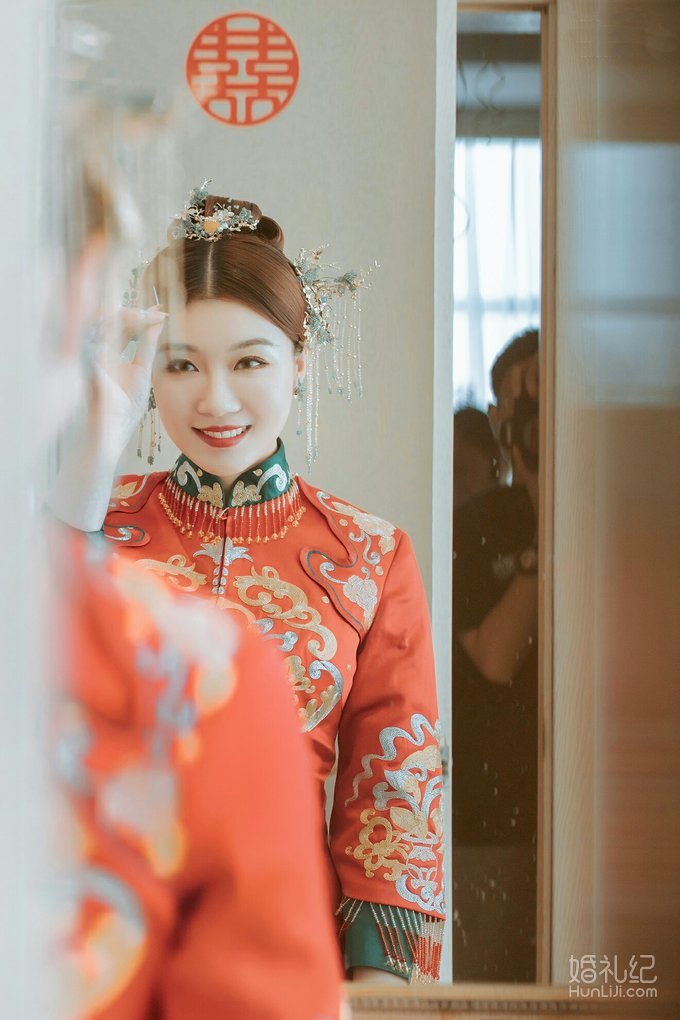大婚必穿3件礼服，👰🤵一出场全家都夸好看