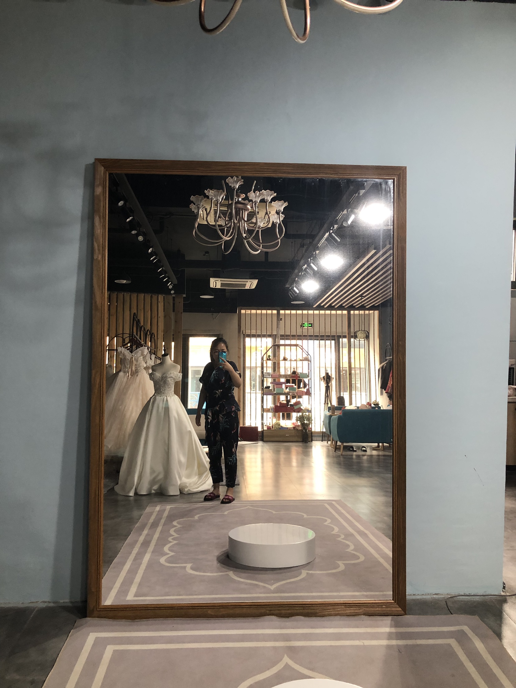 LOVEST洛维思婚纱