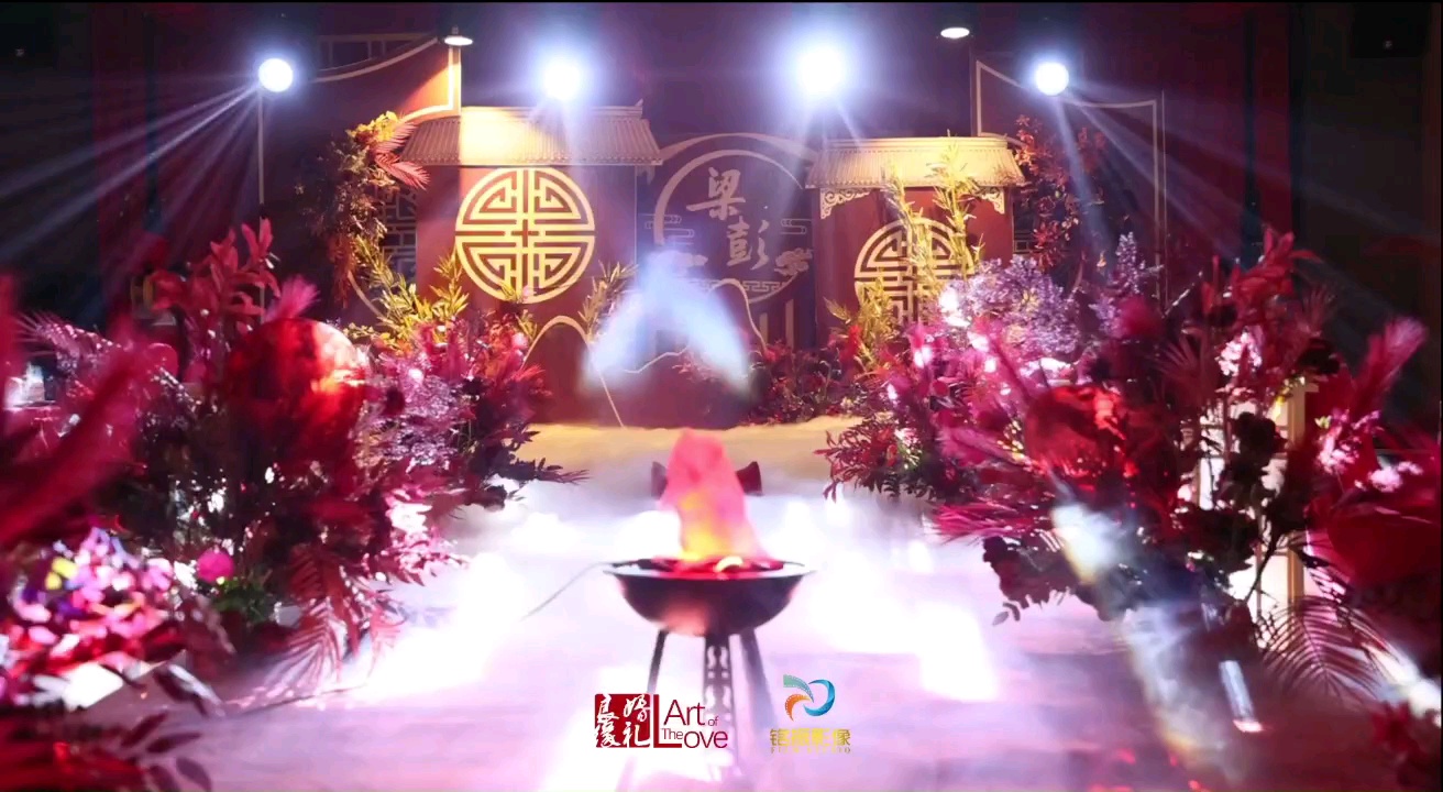 紅色定制傳統(tǒng)中式婚禮現(xiàn)場(chǎng)