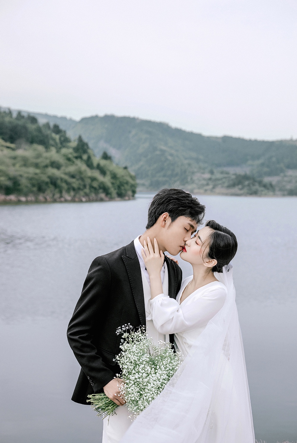 都婚纱照怎么选？哪家婚纱摄影工作室好？