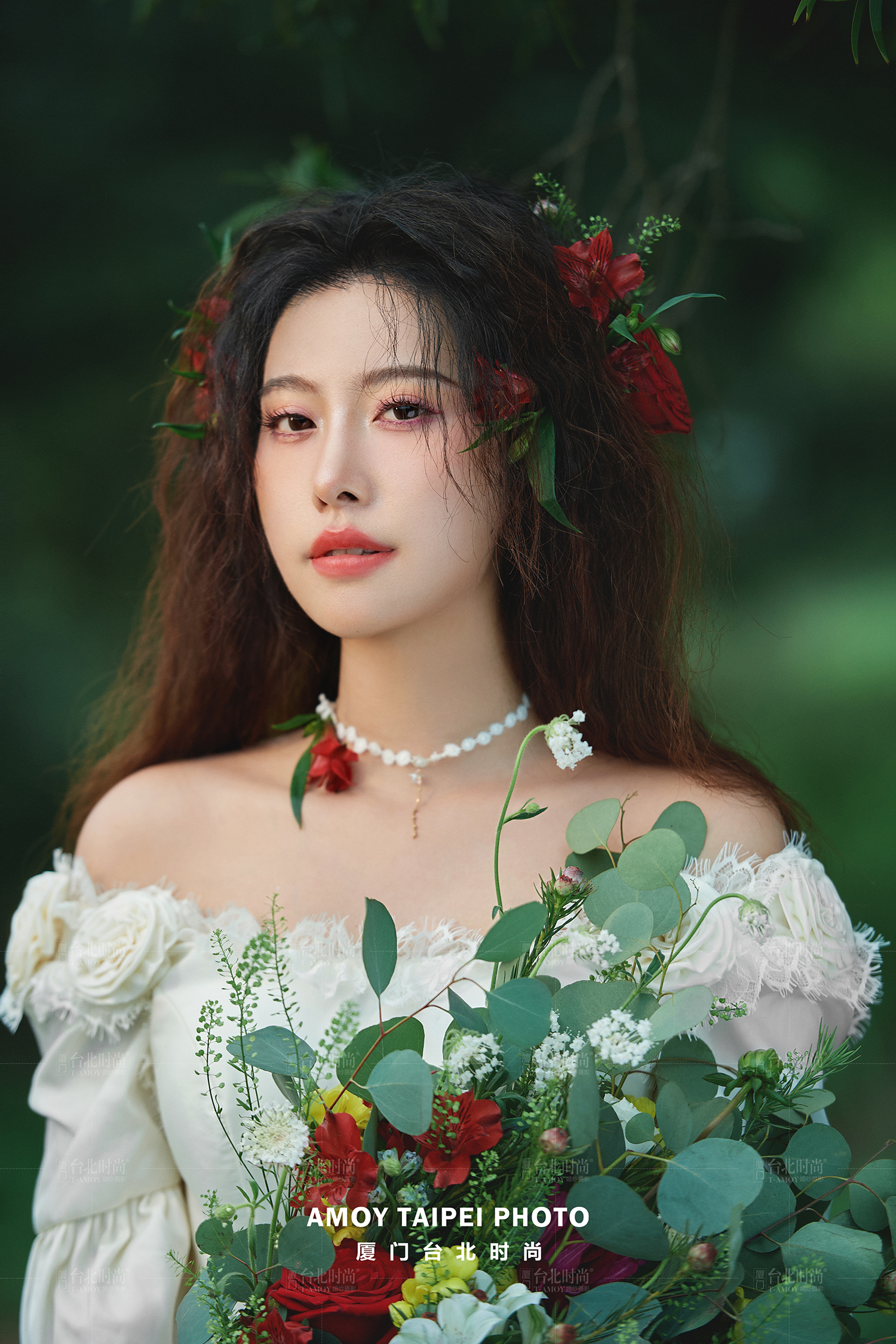 温柔又治愈的森系草坪婚纱照，满是浪漫气息