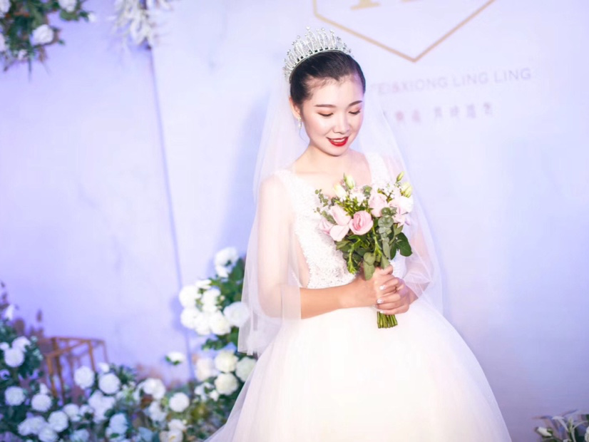 清新超高颜值新娘三套婚纱造型