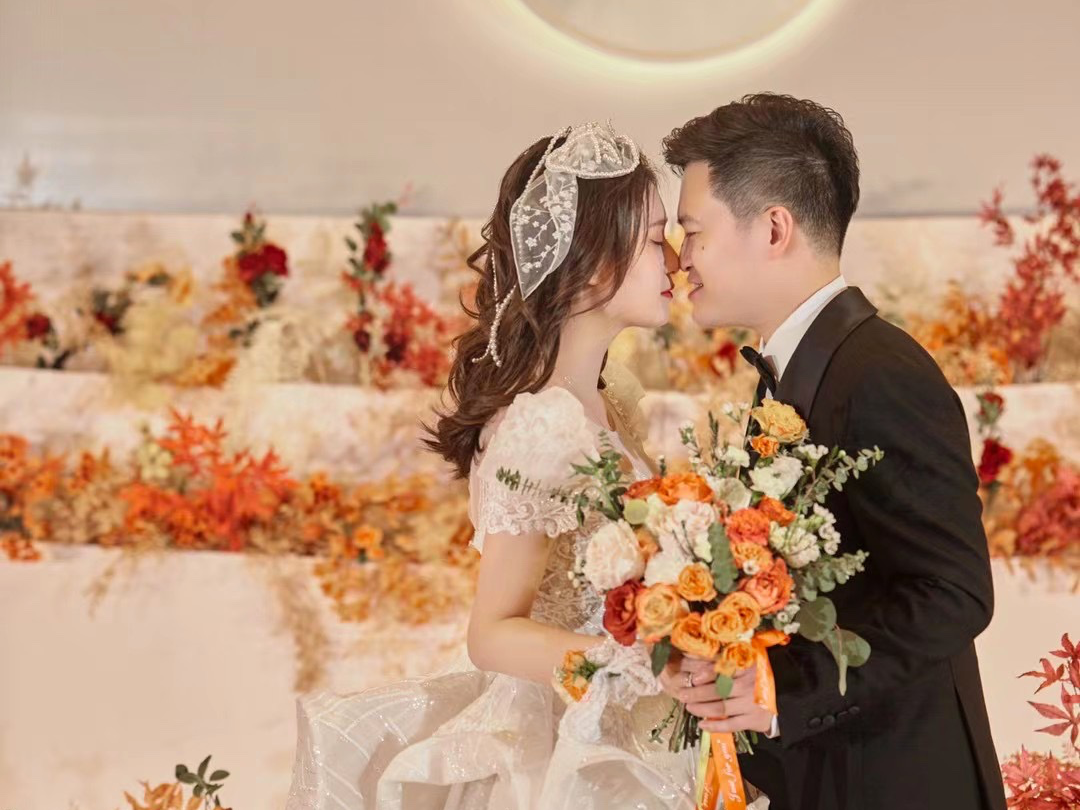 婚礼当天新娘全天跟妆套餐