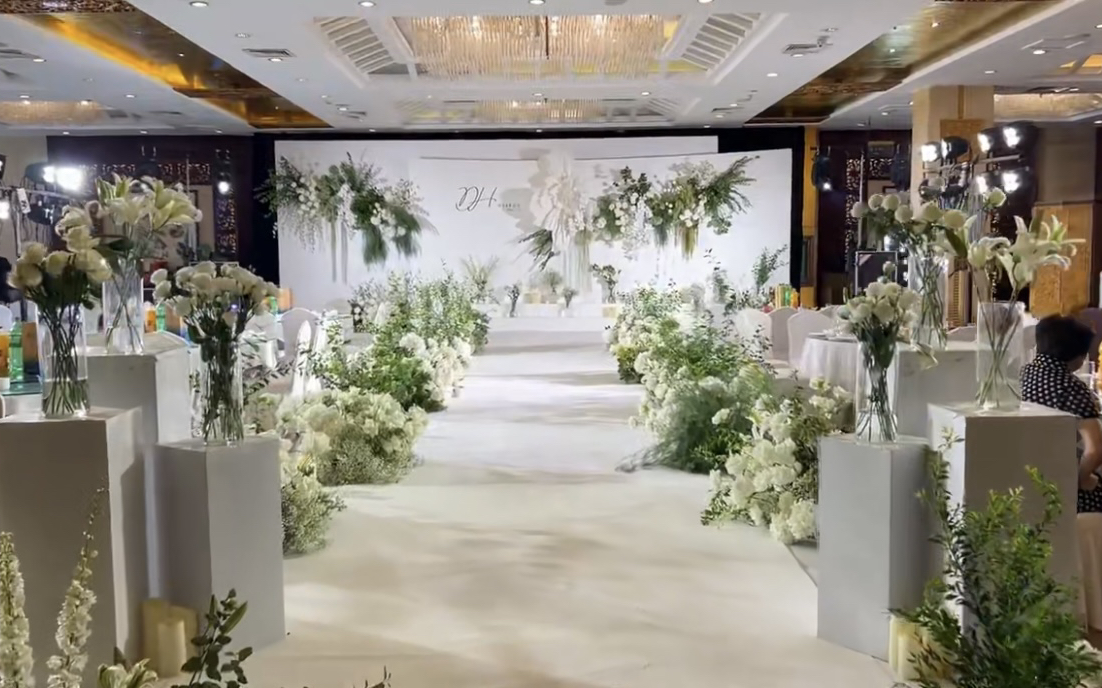 白绿色小众清新婚礼