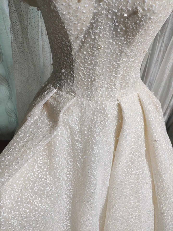  一字肩长拖尾欧式主婚纱 