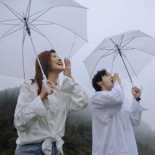 （唯美下雨的）情侣照外景